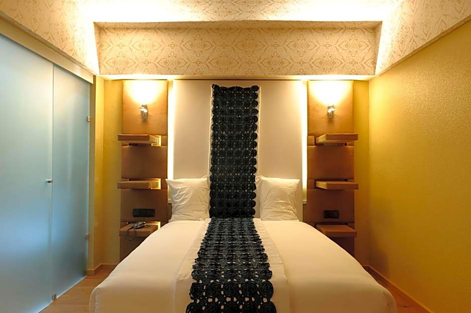Photo 1 of 4 of Double Room with River and Castle View