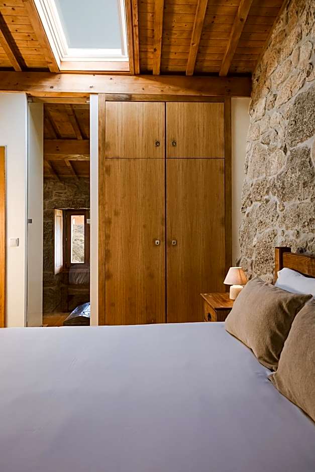 Quinta da Portela - Casa Visconde Arneiros - by RowdHouses