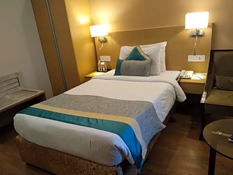 Standard Single Room (15% discount on food and soft beverage)
