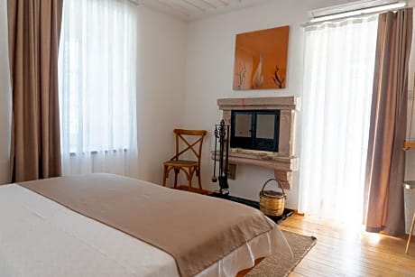 Double Room with Balcony and Fireplace