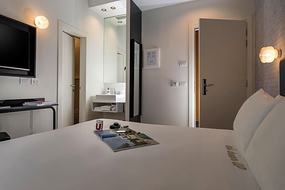 Up Hotel