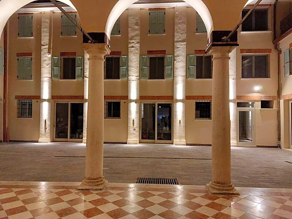 Cà Uberti Palace Hotel, MantegnaHotels