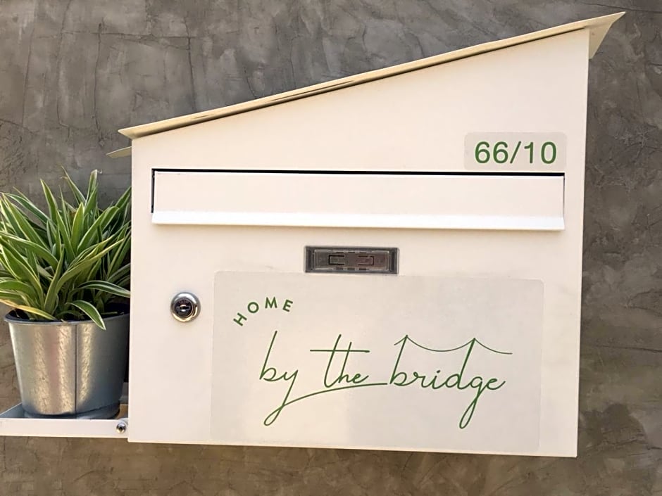 Home by the Bridge Hotel