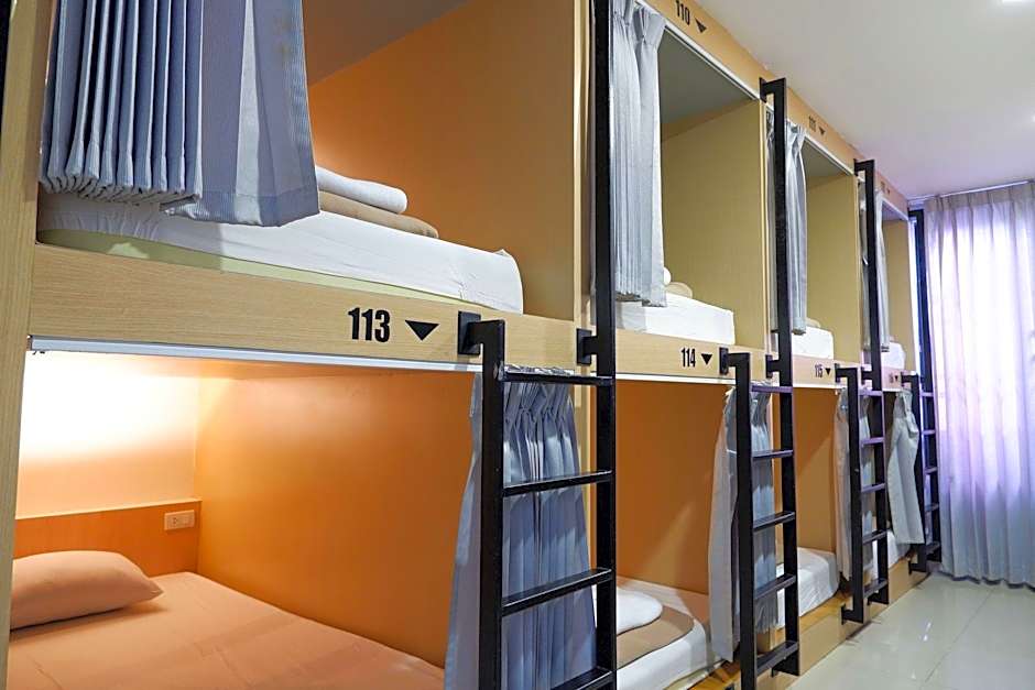 18 coins budget hotel