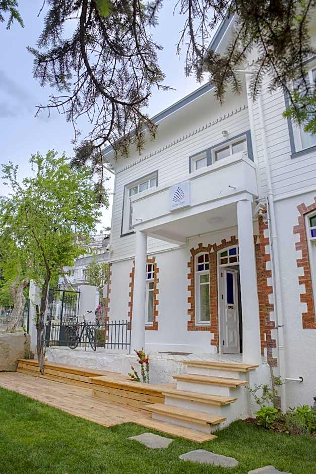 Serguzest Otel