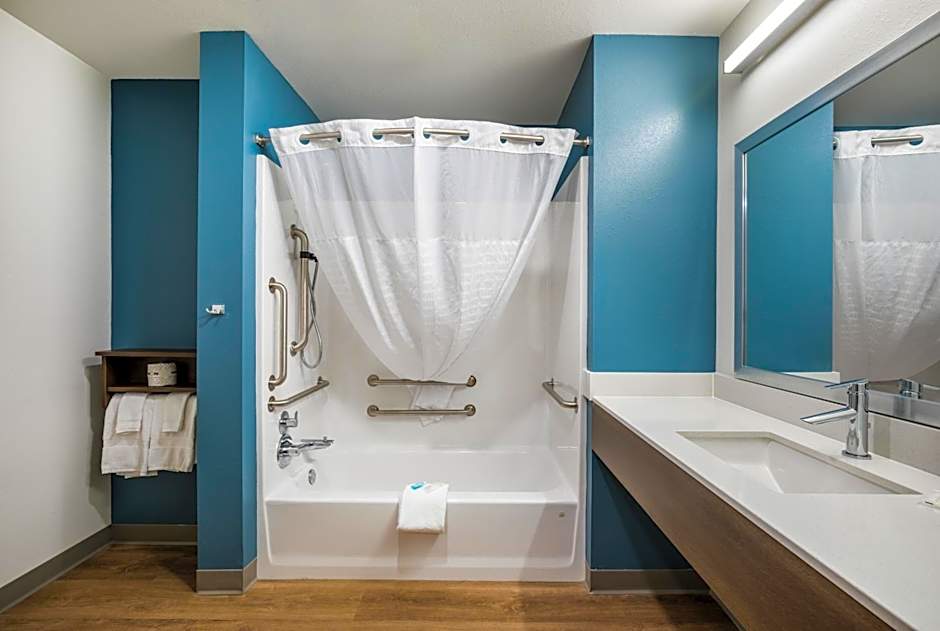 WoodSpring Suites Chicago Addison