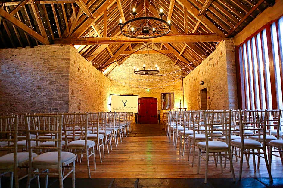 Kingston Country Courtyard