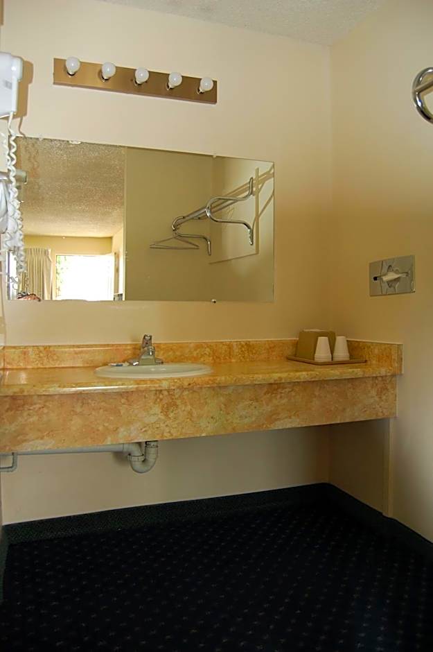 Western Inn Lakewood