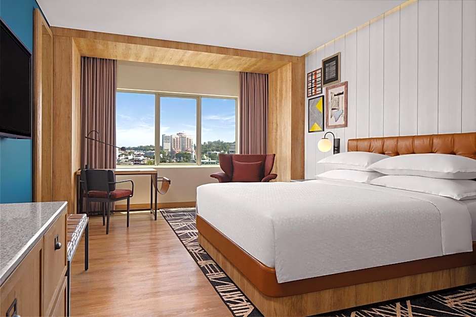 Photo 1 of 6 of 1 King Bed, City View