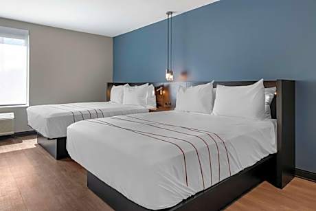 Queen Room with Two Queen Beds and Bath Tub - Disability Access