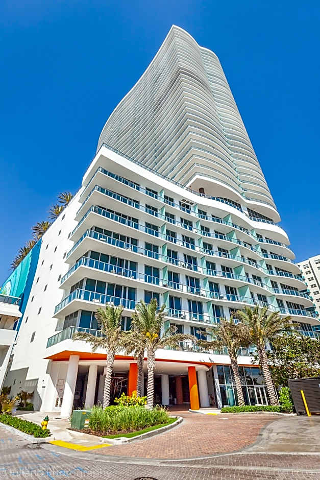 Hyde Beach Condos By Ammos Vr