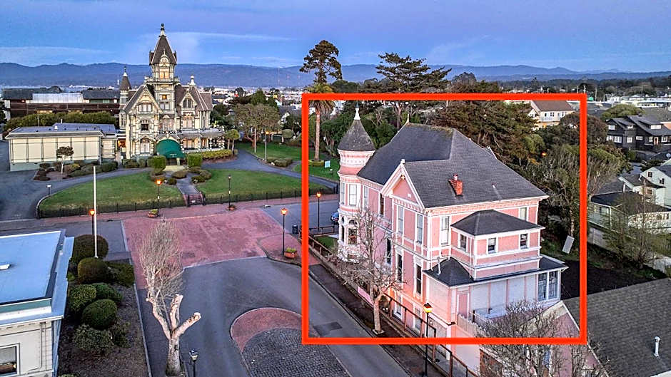 Pinc Lady Mansion