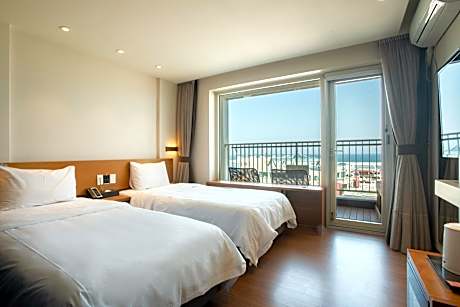 Deluxe Twin Room (Ocean View)