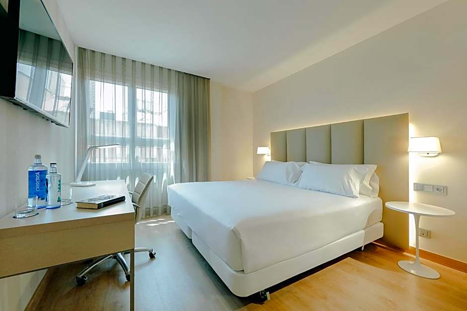 Photo 1 of 5 of 1 Double Bed or 2 Beds, City View