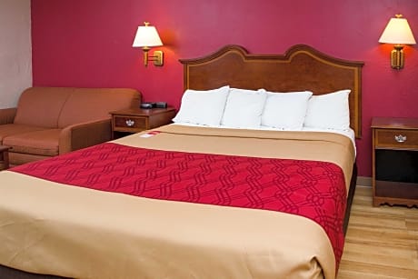1 King Bed Smoking