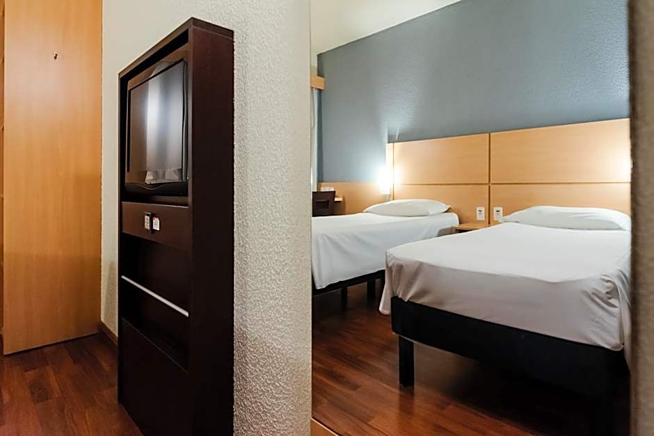 Ibis Blumenau