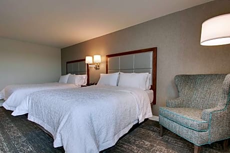  2 QUEENS MOBILITY/HEARING ACCESS RI SHWR NS - VIS FIREALRM/DOOR/PHN ALRT - HDTV/FREE WI-FI/ HOT BREAKFAST INCLUDED -