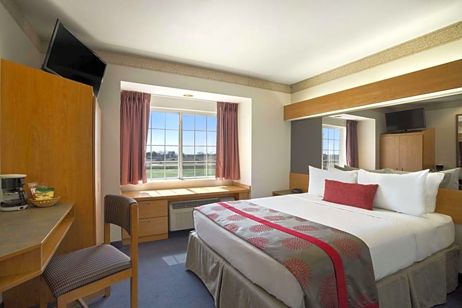 Ramada Limited and Suites Bloomington