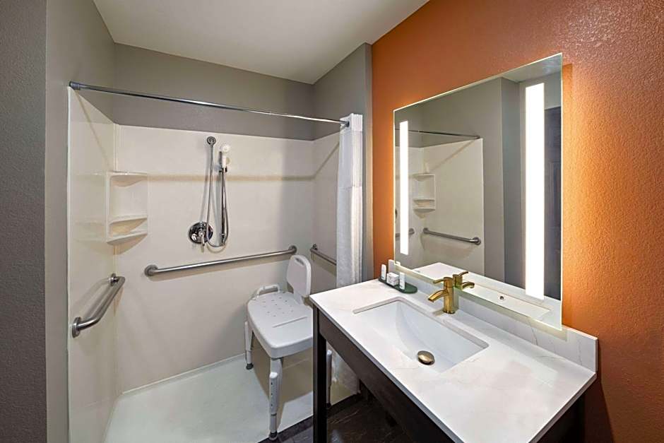 La Quinta Inn & Suites by Wyndham Olathe