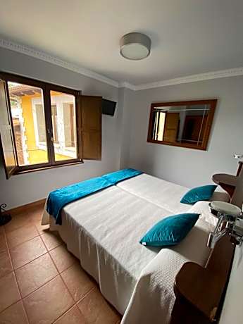 Deluxe Double Room with Shower