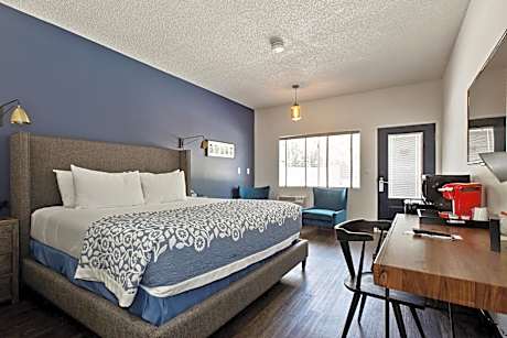 King Room with Garden View