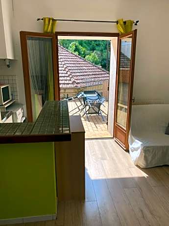 Apartment with Terrace ( 1st Floor )