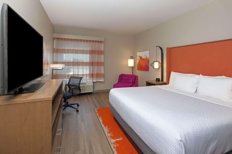 1 King Bed Non-Smoking