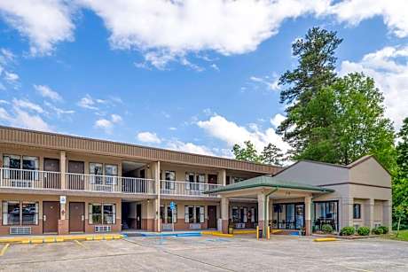 Super 8 by Wyndham Gadsden AL