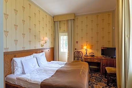 Deluxe Double or Twin Room with Balcony