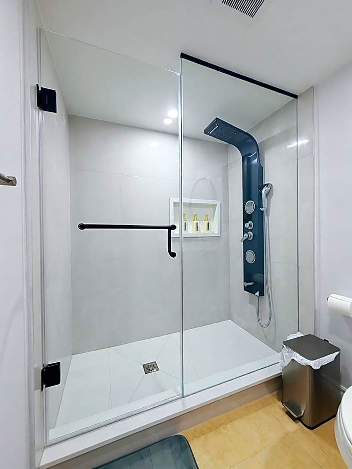Cozy Rooms in Bright Walkout Suite - Newly Renovated in 2026