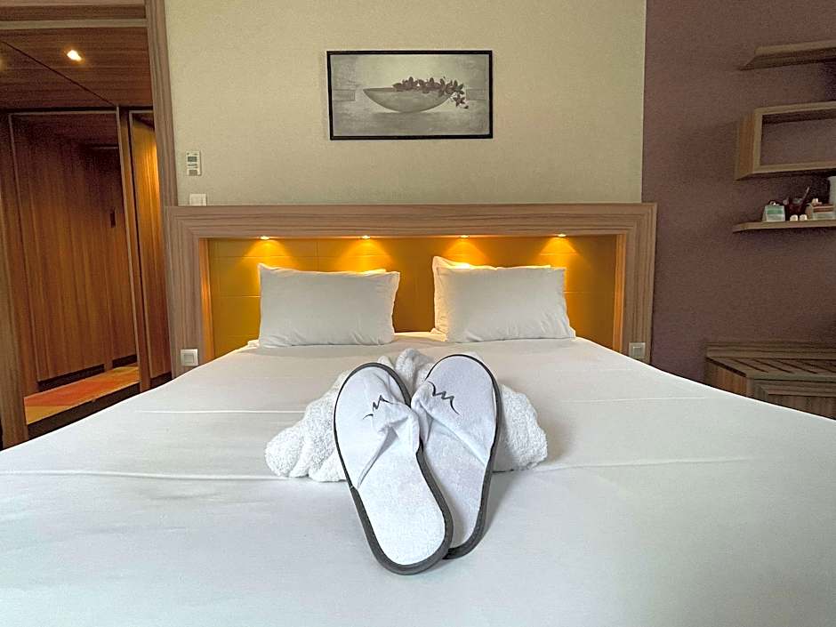 Photo 1 of 8 of Standard 1 Double Bed and 1 Twin Bed