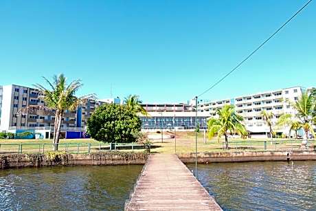 Bay Park Hotel Resort