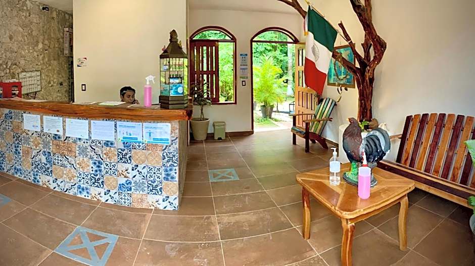 Yaxche Centro Hostal y Camping