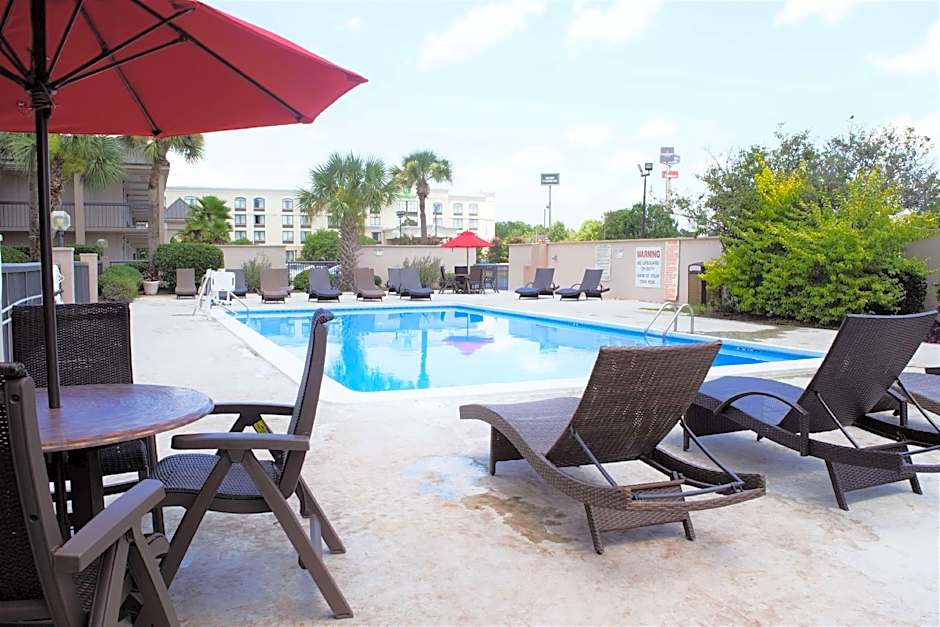 Ramada by Wyndham Savannah Gateway