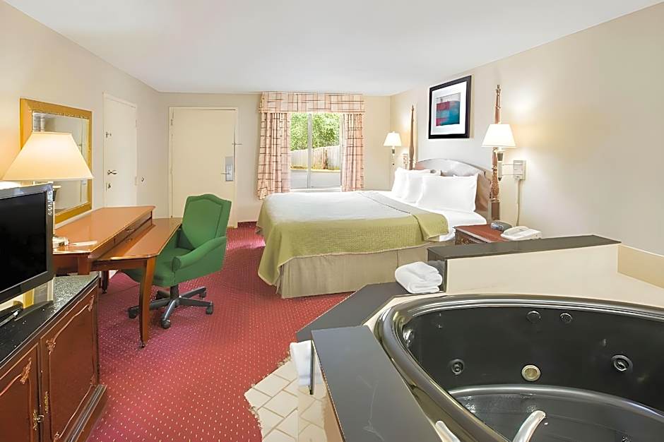 Howard Johnson by Wyndham Dothan
