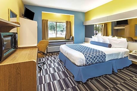 1 Queen Mobility Accessible Room Non-Smoking