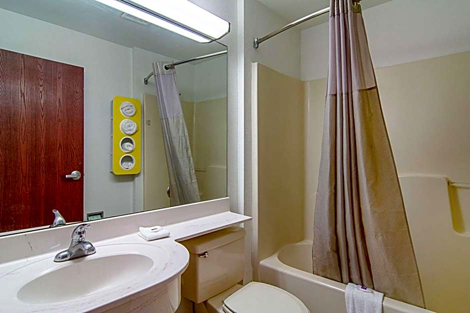 Americas Best Value Inn & Suites Brunswick