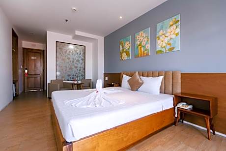 Deluxe Double or Twin Room with City View