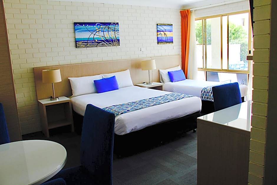 Zorba Waterfront Motel