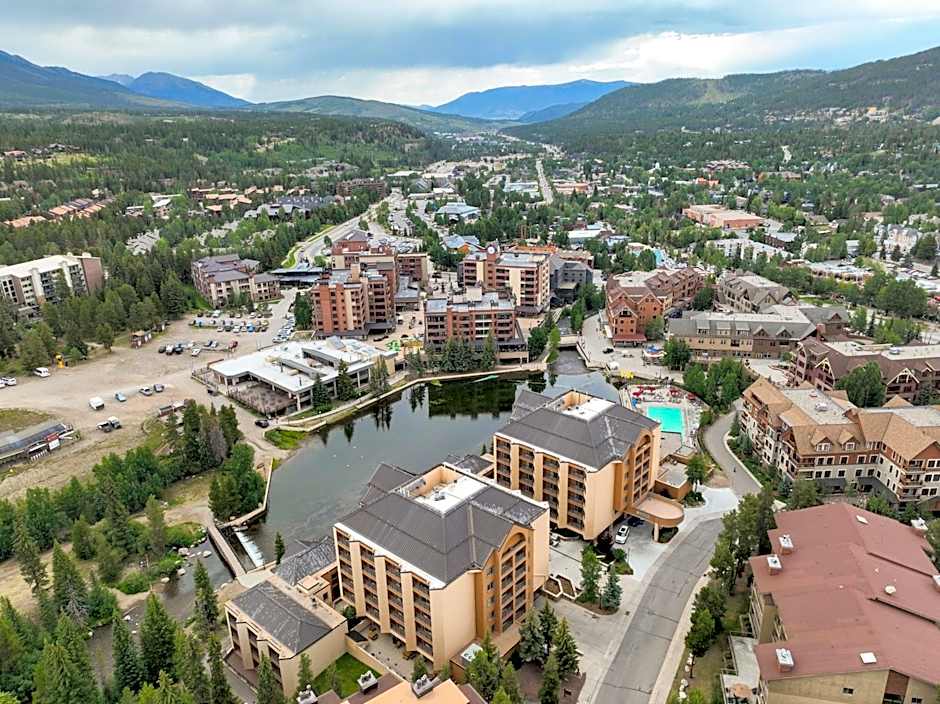 NEW! Marriott Slope View Ski & Summer Luxury Studio Sleeps 4 Full kitchen, Amenities & Paid Parking