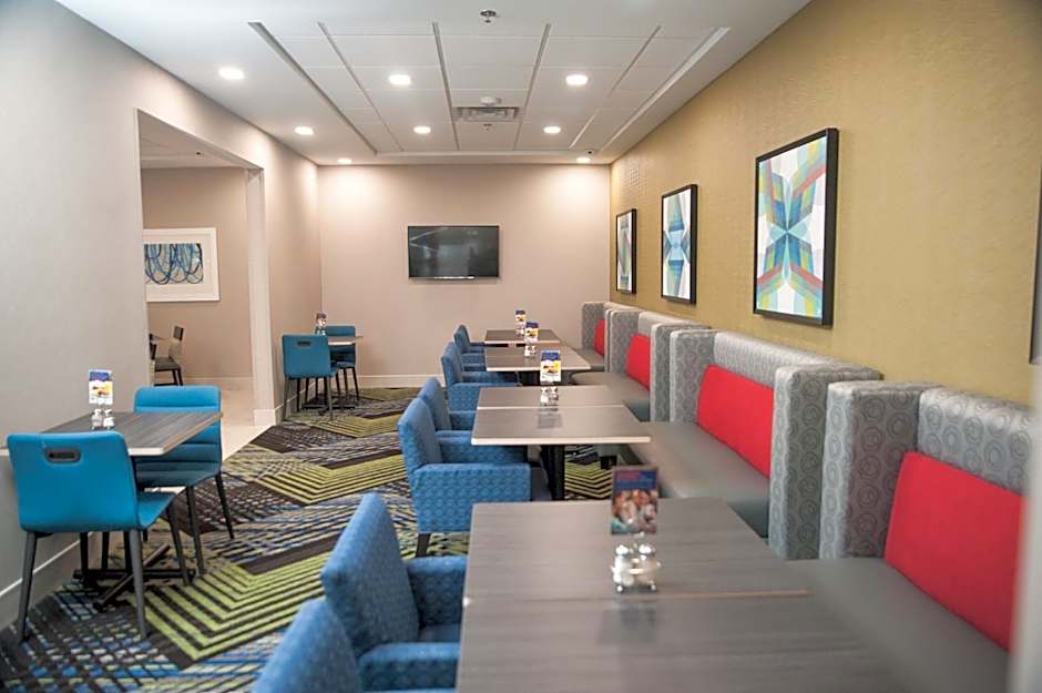 Holiday Inn Express Hotel & Suites Norfolk By IHG