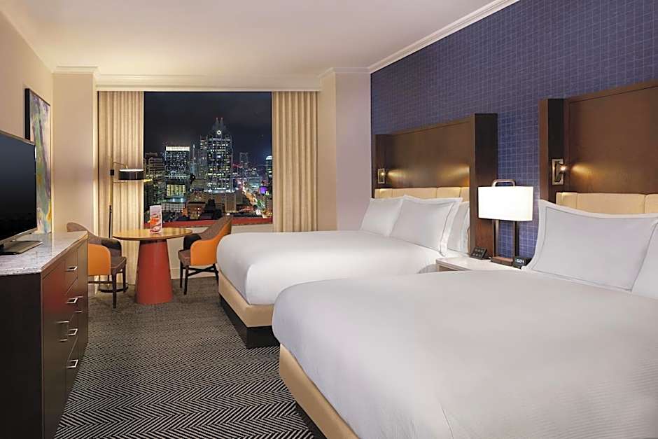 Foto 1 di 4 di 2 Queen Beds, Mobility Accessible