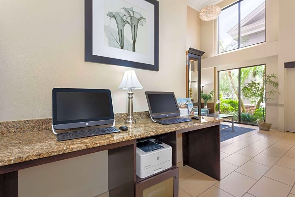 La Quinta Inn & Suites by Wyndham Bonita Springs Naples