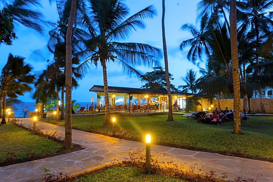 Travellers Beach Hotel & Club
