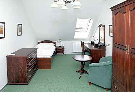 Single Room with Shared Bathroom
