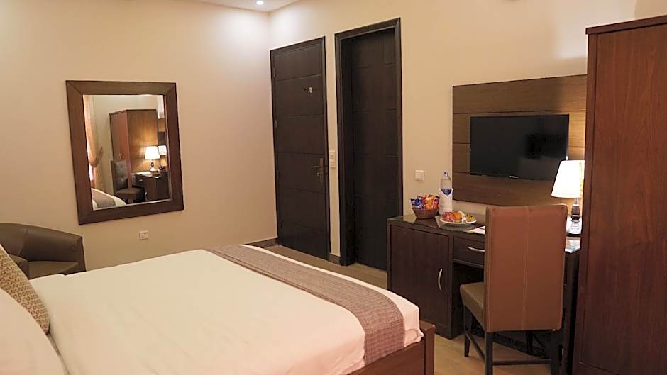 Zifan Hotel & Suites