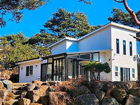 마당 넓은 지리산뷰 숲세권  다인수 가족 모임 시골 살기 독채/별채 휴양과 힐링