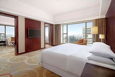 Deluxe Suite, Club level, 1 Bedroom Larger Suite, 1 King