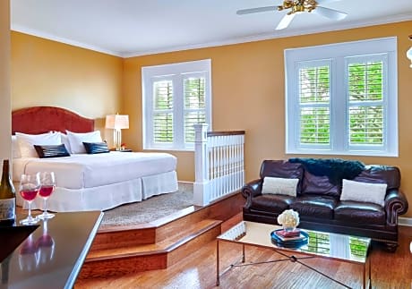 King Studio with Sofa Bed