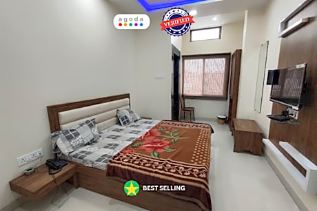 Goroomgo Galaxy Palace Bareli